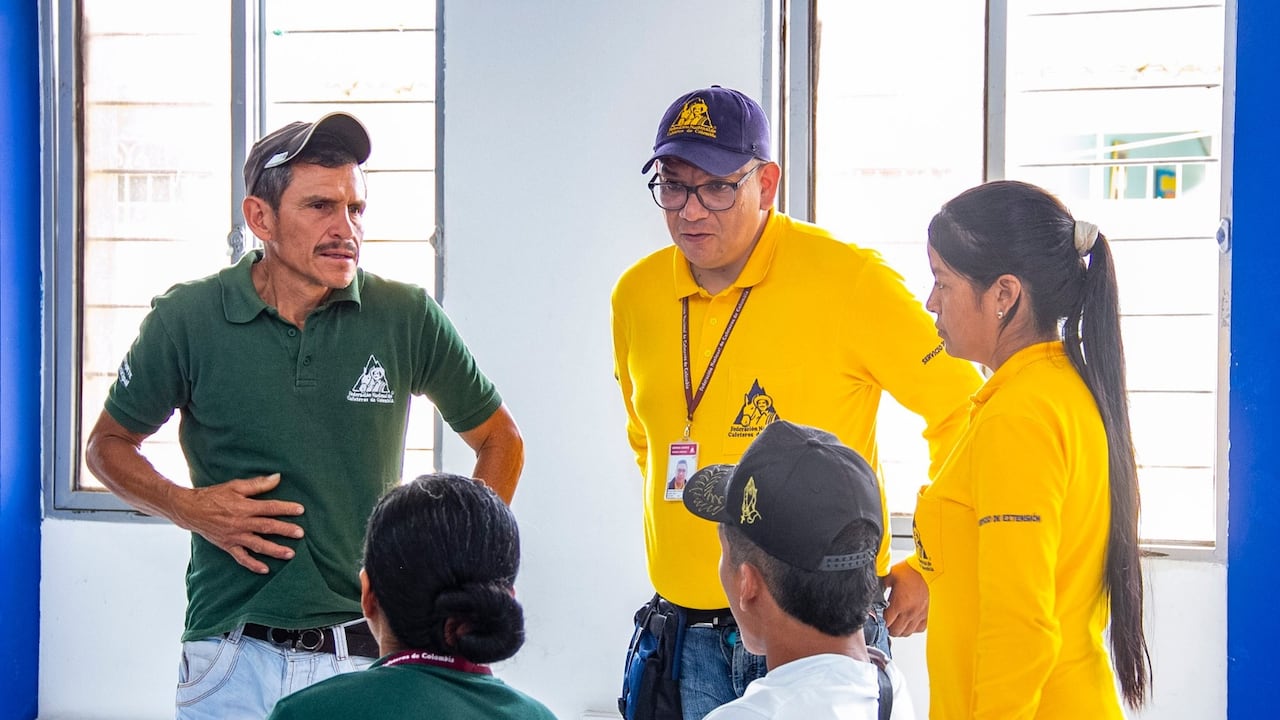 La FNC reiteró el llamado a los caficultores para que del 10 al 30 de junio inscriban sus candidaturas en los comités municipales o su comité departamental.