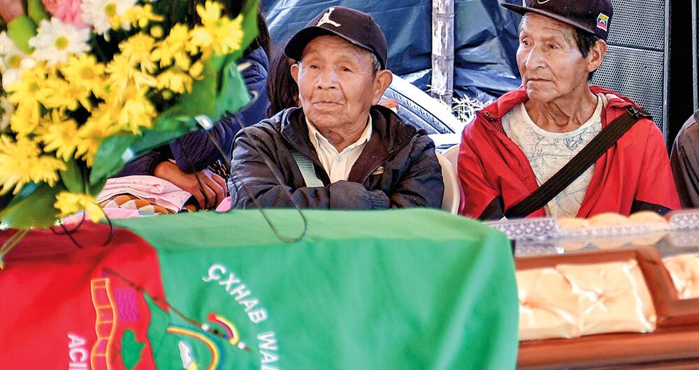 Mientras los ataques verbales iban de un lado a otro y el futuro de la llamada paz total pende de un hilo, los indígenas les declararon la guerra a los disidentes, que nuevamente reclutaron a dos jóvenes del norte del Cauca. 