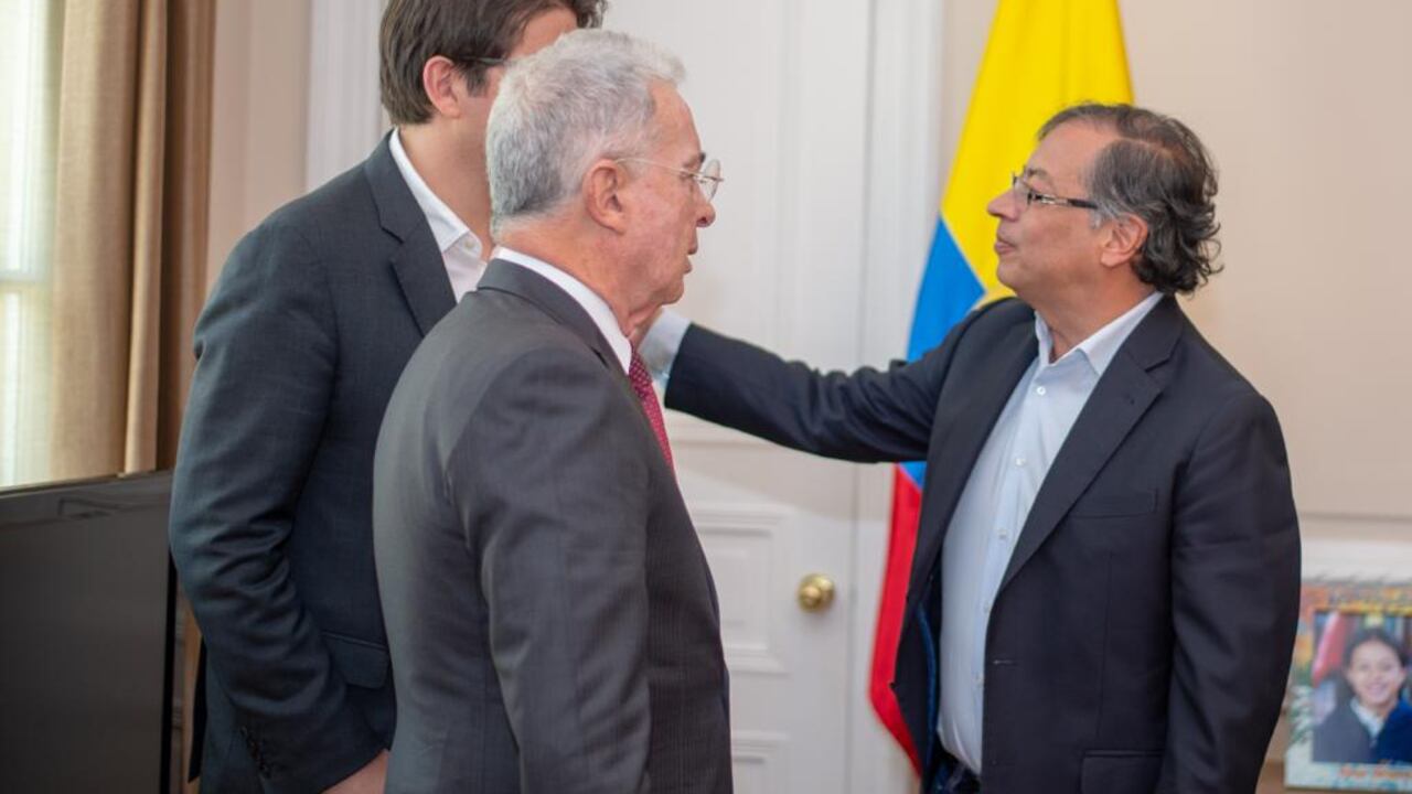 El expresidente Álvaro Uribe estuvo reunido durante una hora con el presidente Gustavo Petro.