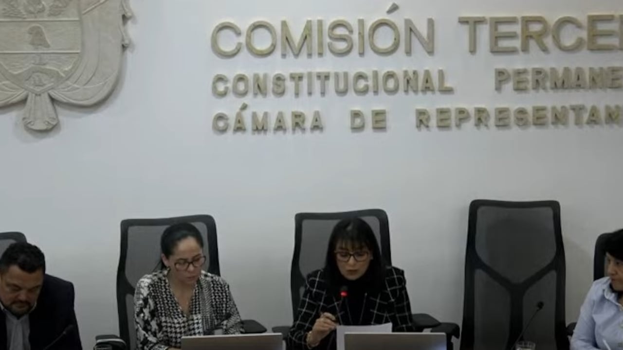 Debate a proyecto que busca desmontar el 4x1000