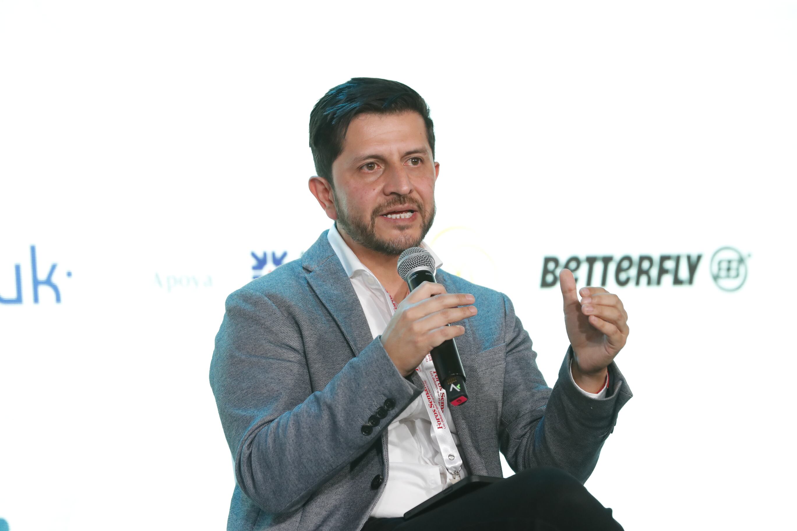 Para Iván Rojas, Gerente de Diversidad, Inclusión y Experiencia del Colaborador del Banco de Bogotá, la inclusión organizacional está atravesada por dos importantes variables: “que la persona se sienta perteneciente a un equipo y que tenga la posibilidad de ser lo que quiera ser”.