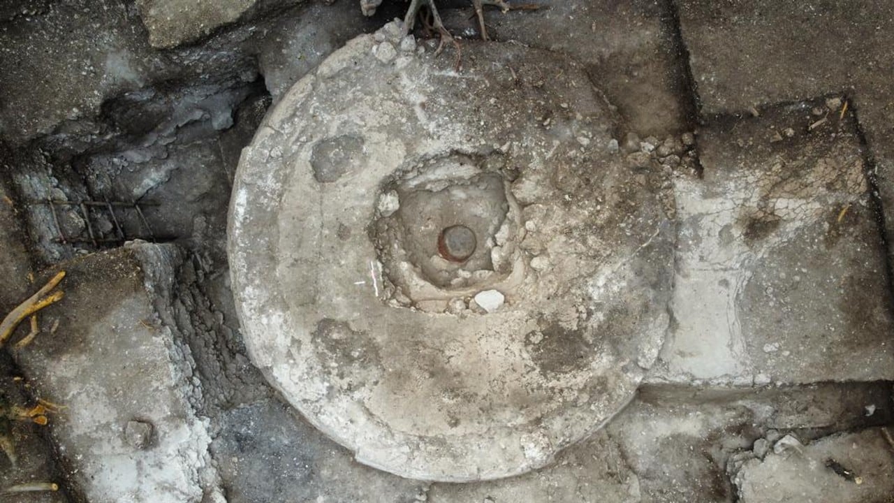 Alrededor de la estructura circular se encontraron restos de infantes y de adultos, lo que sugiere que fueron sacrificados allí.