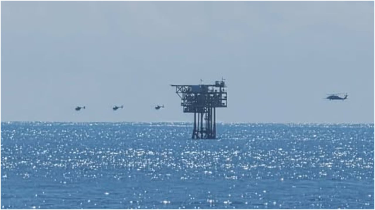La imagen que captó en Facebook la persona Abby Karim, con el mensaje: "Helicópteros Black Hawk del ejército estadounidense haciendo ejercicios en los campos petrolíferos de Trinidad"