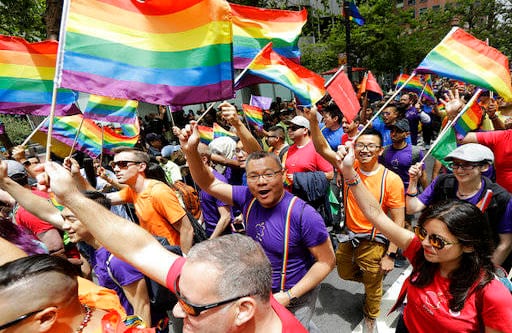 En San Francisco miles de personas salieron a las calles para demostrar con orgullo su apoyo a la comunidad LGBTI. Foto: AP