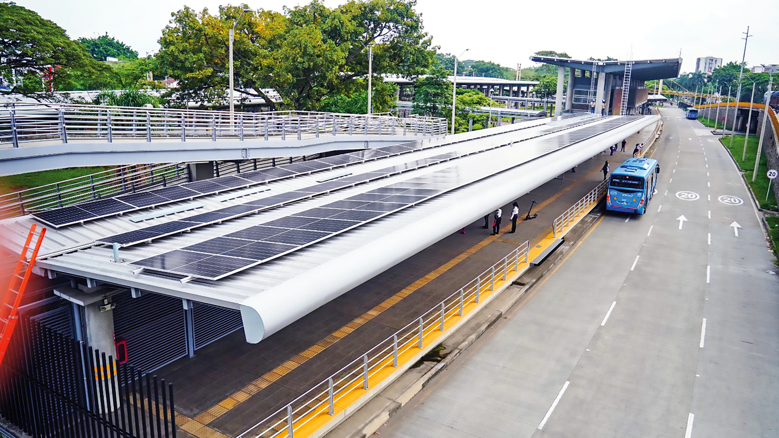 En la terminal Simón Bolívar del MIO se instalarán 2.074 módulos solares con una capacidad total de un megavatio.