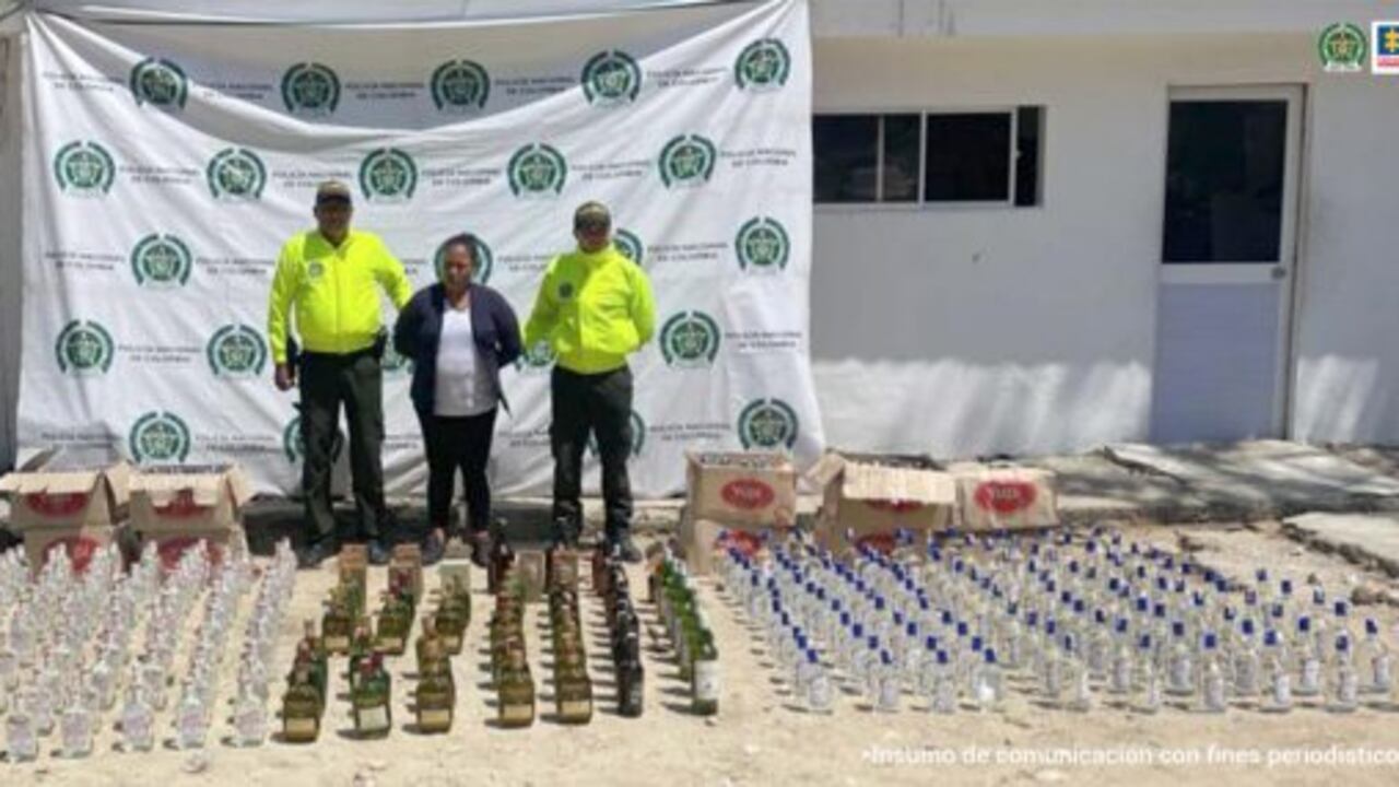 A la mujer le decomisaron 39 botellas con whisky, 14 de ron, 310 de licor de anís y 105 de aguardiente adulteradas.
