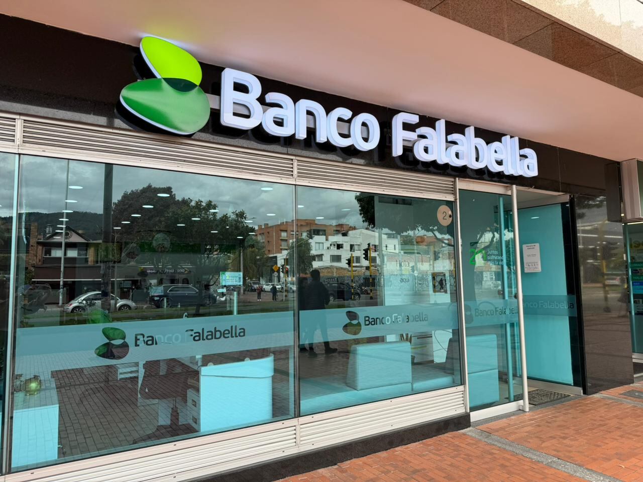 Con una inversión superior a 2 billones de pesos en los últimos cinco años, Banco Falabella fortalece su posición en el mercado financiero colombiano.