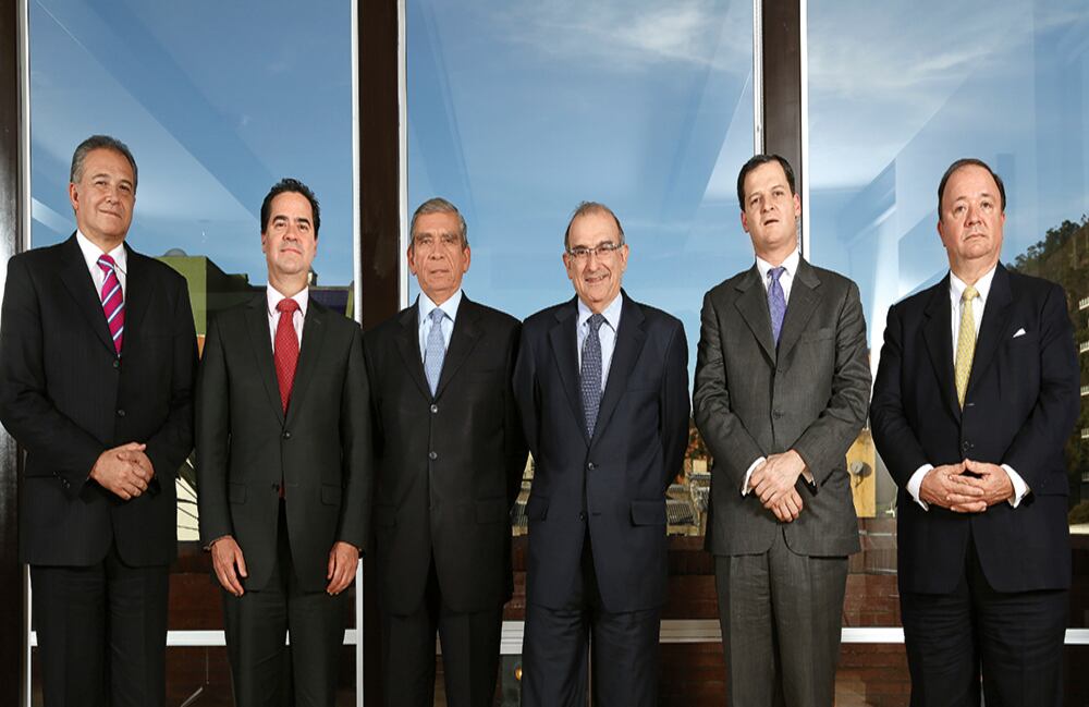    De izquierda a derecha: el general (r) Óscar Naranjo, Frank Pearl, el general (r) Jorge Enrique Mora, Humberto de la Calle, Sergio Jaramillo y Luis Carlos Villegas.