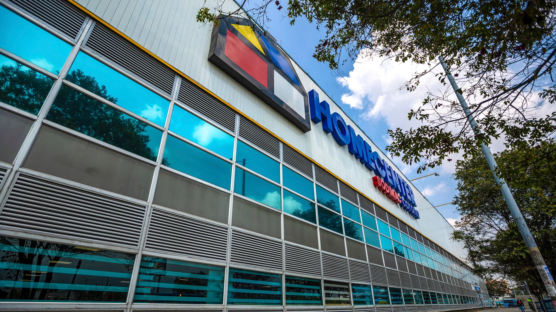 A raíz de la pandemia, Sodimac aceleró sus procesos y desplegó diversas iniciativas que le permitieran responder a la demanda de los clientes y garantizar la disponibilidad y oportunidad de sus canales de compra online.