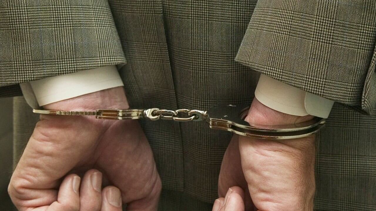 Hombre de más de 80 años es enviado a la cárcel en Chile tras ser señalado de abusar de varios de sus familiares.