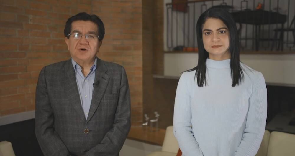 El exministro de Salud Fernando Ruiz y la entonces directora del Instituto Nacional de Salud, Mónica Ospina, fueron los encargados de comunicar la primera muerte por covid-19 registrada en Colombia.