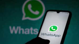 BRAZIL - 2020/07/10: In this photo illustration the WhatsApp logo seen displayed on a smartphone. (Photo Illustration by Rafael Henrique/SOPA Images/LightRocket via Getty Images)