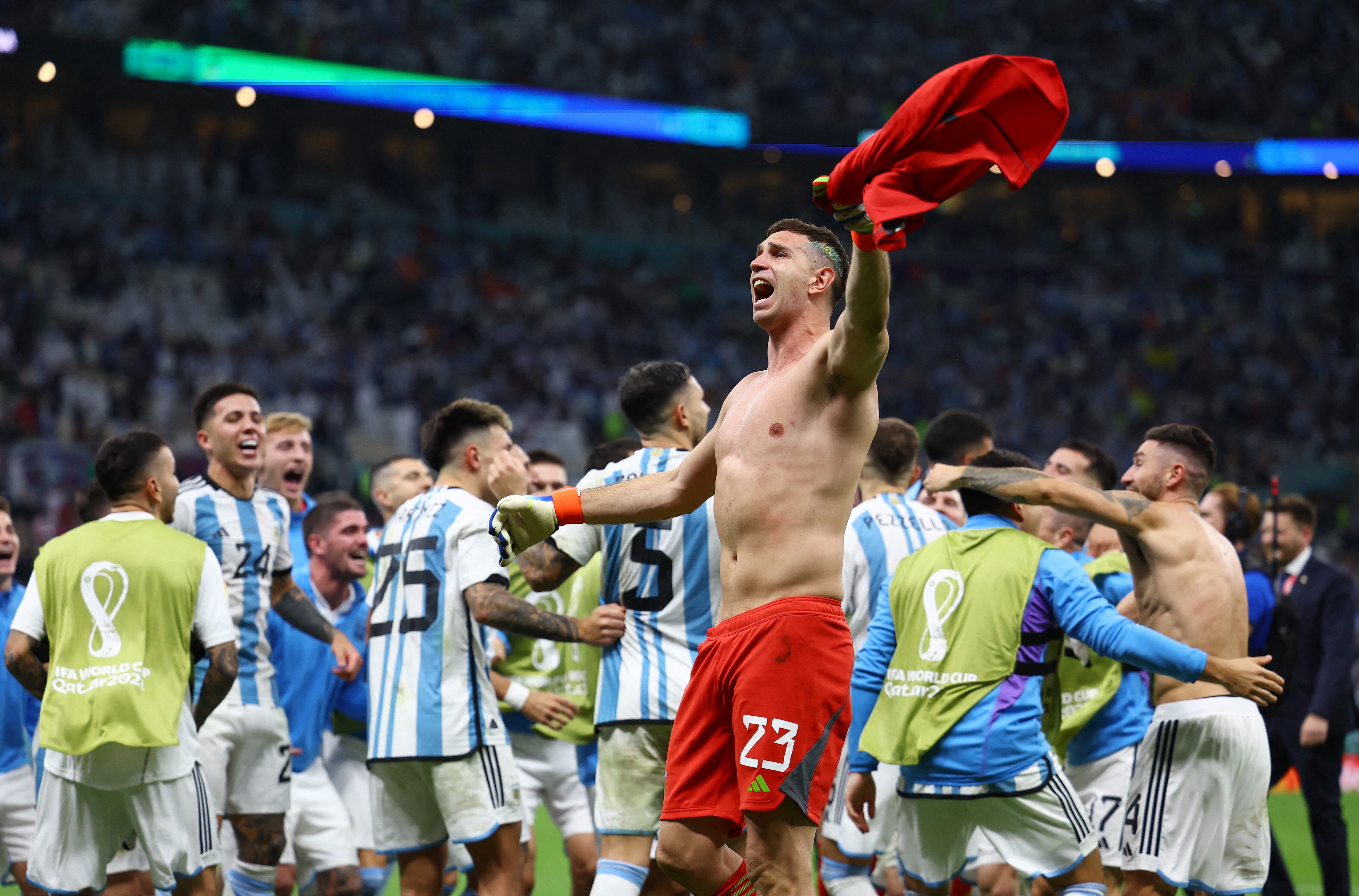 Soccer Football - FIFA World Cup Qatar 2022 - Quarter Final - Netherlands v Argentina - Lusail Stadium, Lusail, Qatar - December 10, 2022 Argentina's Emiliano Martinez celebrates as Argentina progress to the semi finals REUTERS/Kai Pfaffenbach