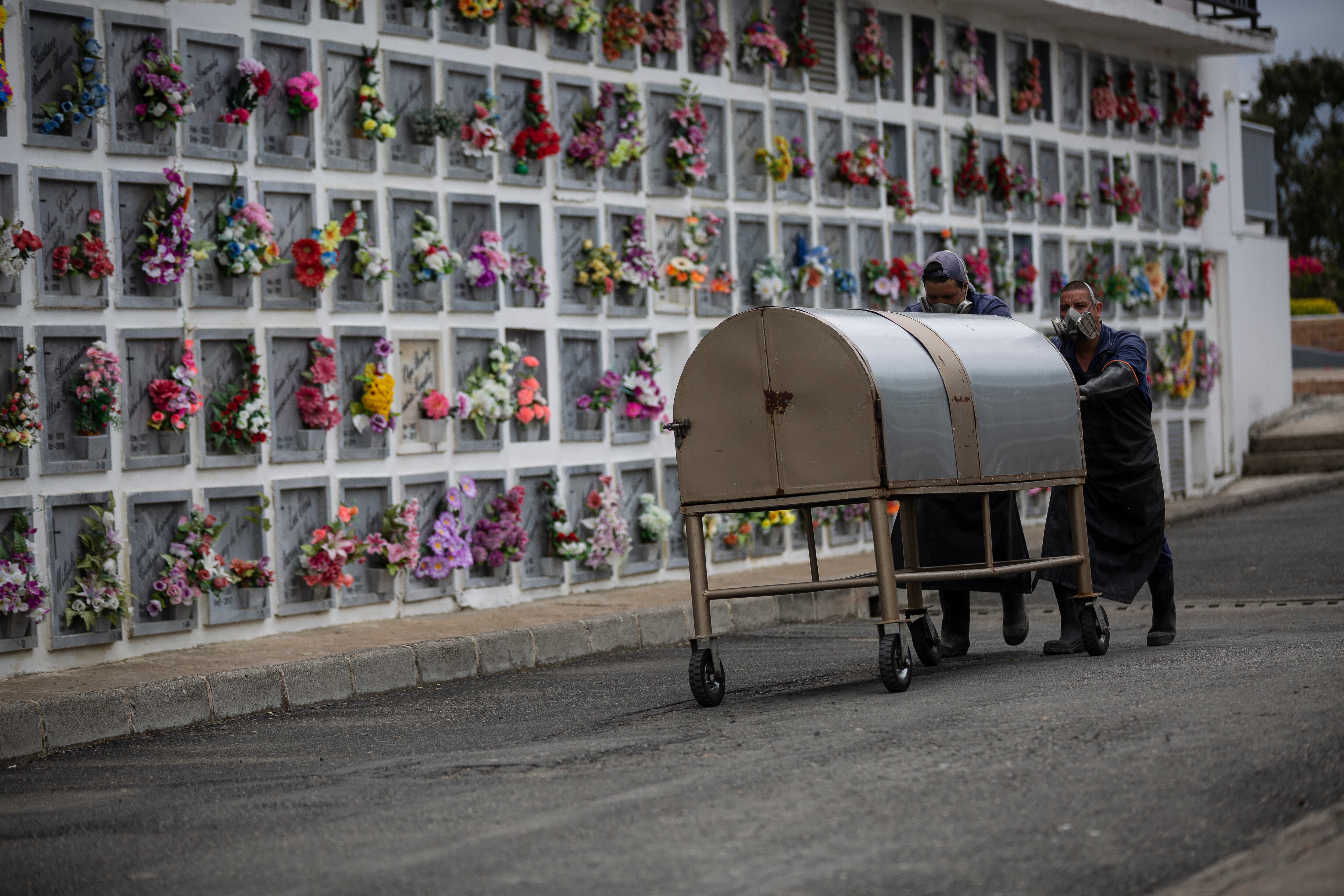 Colombia supera las 100.000 muertes por coronavirus.
CEMENTERIO NUESTRA SEÑORA DE BELEN 
FUSAGASUGÁ  CUNDINAMARCA
FOTO: ESTEBAN VEGA LA-ROTTA
REVISTA SEMANA