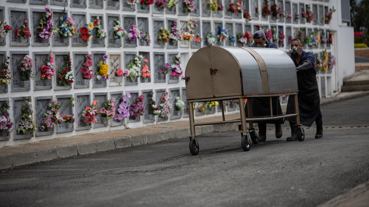 Los tres días más mortales de la pandemia en Colombia.
CEMENTERIO NUESTRA SEÑORA DE BELEN
FUSAGASUGÁ CUNDINAMARCA
FOTO: ESTEBAN VEGA LA-ROTTA
REVISTA SEMANA