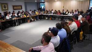 Mesa de diálogo con transportadores, Ministerio de Transporte.
Paro camionero por alza al ACPM