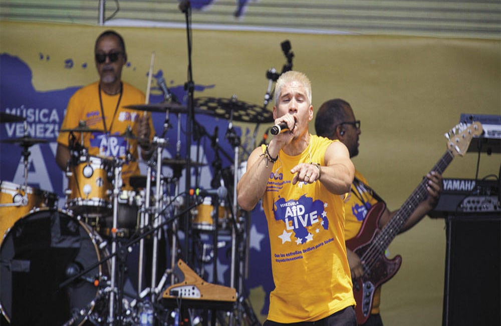 Chyno Miranda, cantante venezolano, que conformó con Nacho un exitoso grupo hace unos años. Tras su presentación se volvió a reunir con su excompañero de fórmula y lanzaron un mensaje de unidad.