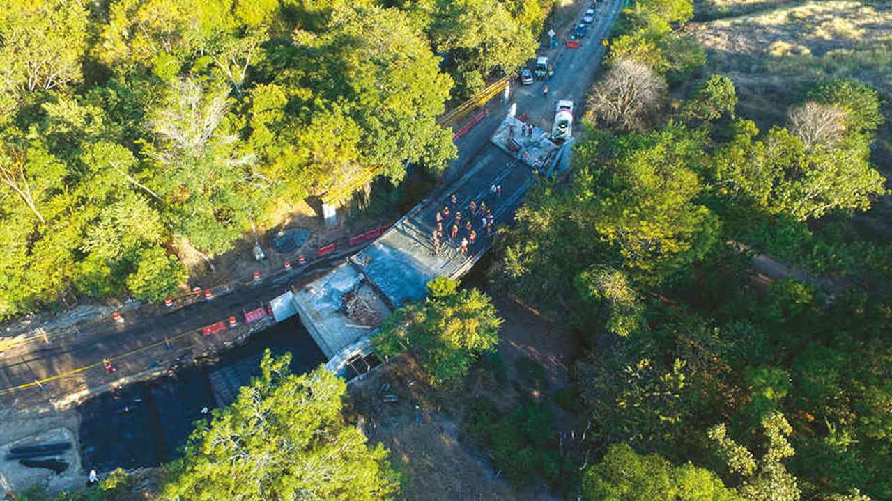La obra del puente sobre la Quebrada Charco Verde avanza significativamente.