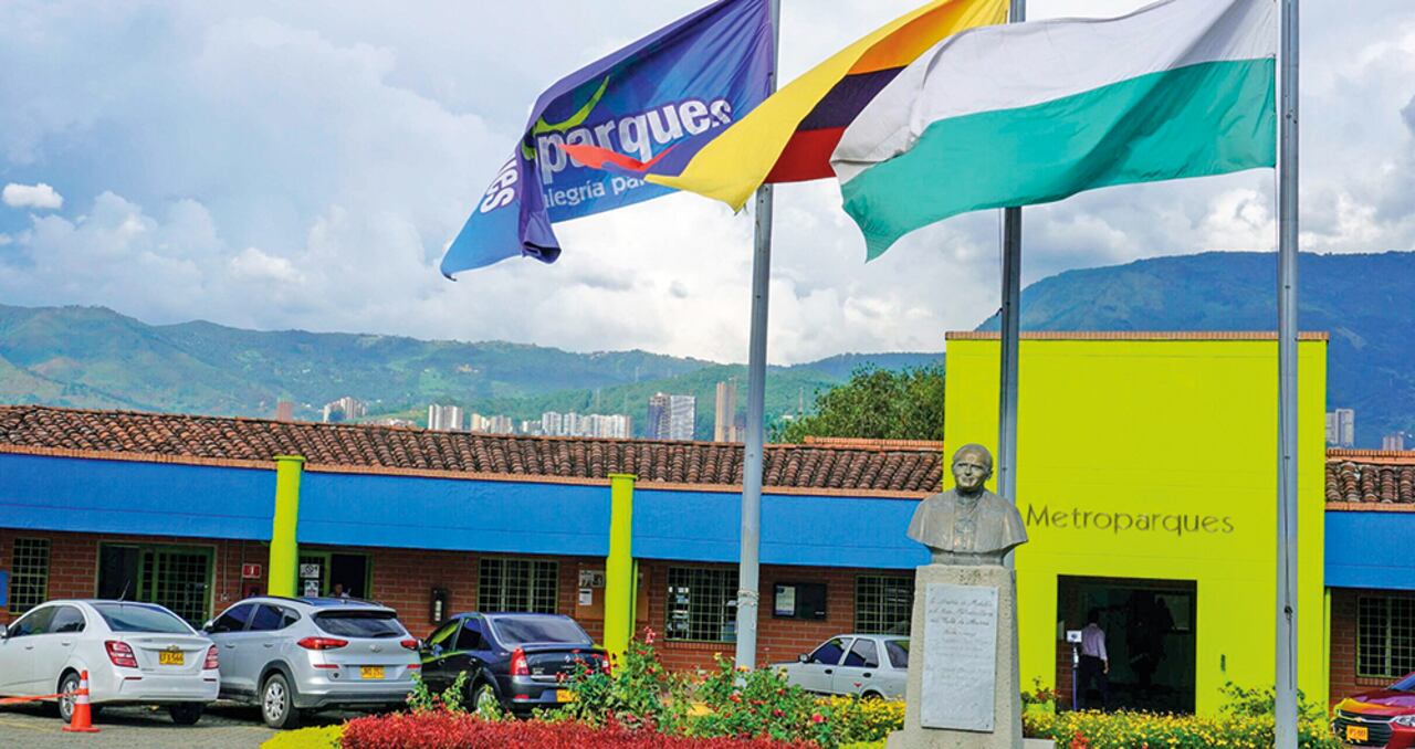 Laura María Mejía, exjefa de la Unidad de Compras, y Viviana del Valle, exsupervisora de contratos, fueron acusadas por la Fiscalía.