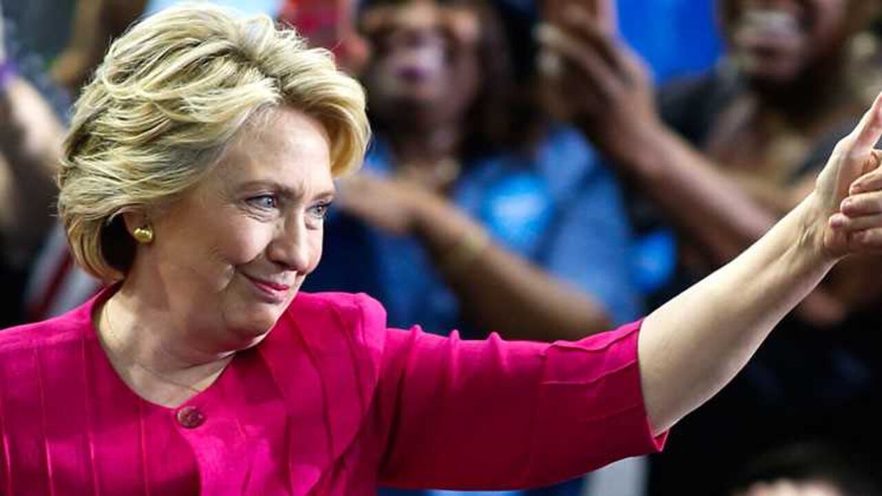 Pese a que persiste la mala opinión que recibe Clinton, disminuyó un poco desde la convención demócrata.