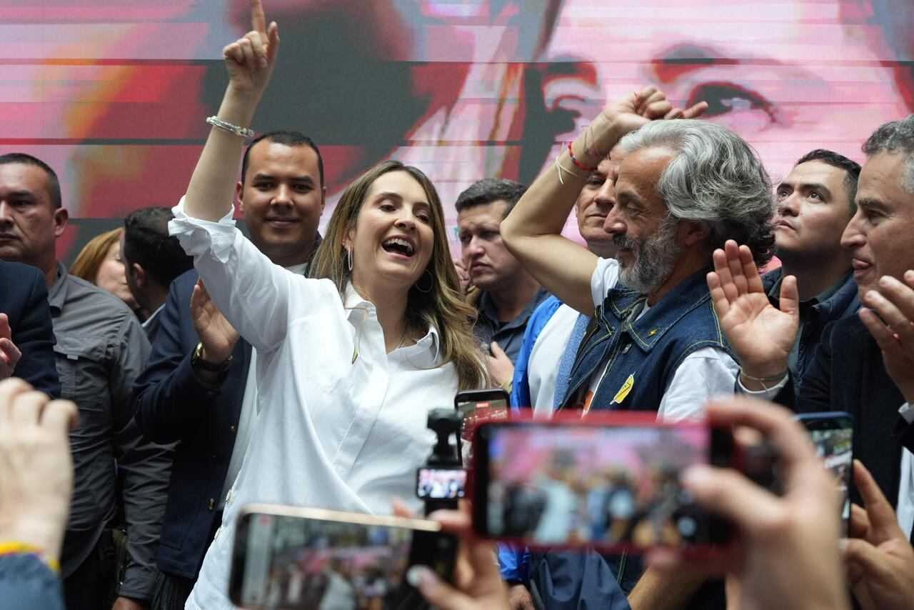 Paloma Valencia, candidato presidencial, y Juan Daniel Oviedo, su fórmula vicepresidencial, el 13 de marzo de 2026, en Bogotá