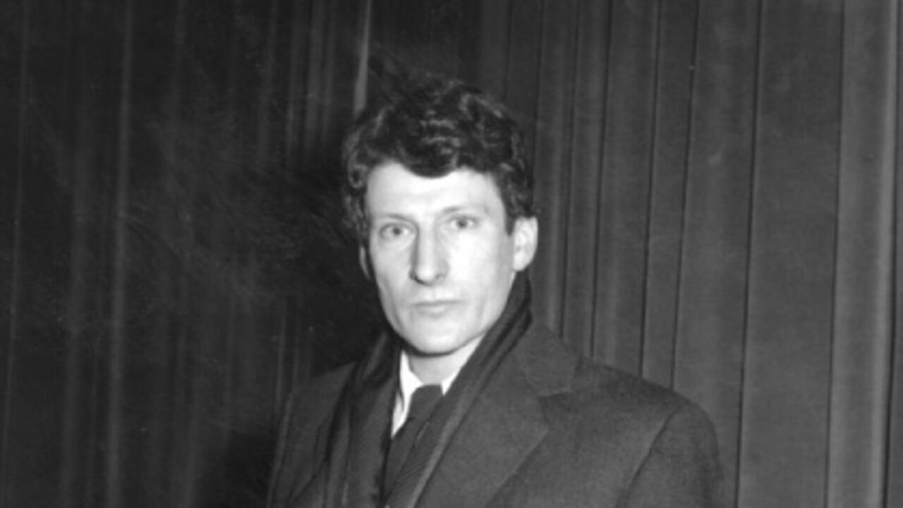 Freud abandonó el surrealismo, hacia finales de los años cuarenta, para dedicarse por completo a los retratos de realismo brutal.