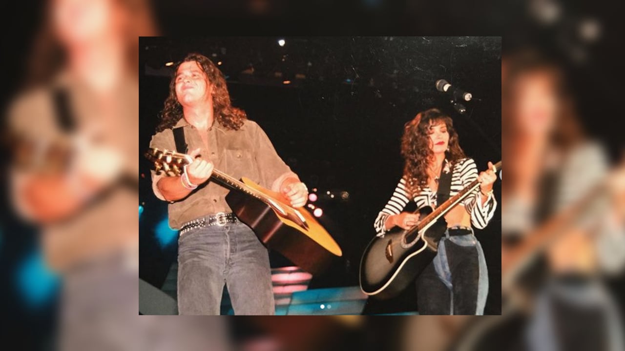 Carlos Vives y Amparo Sandino en 1993 con los 'Clásicos de la provincia'
