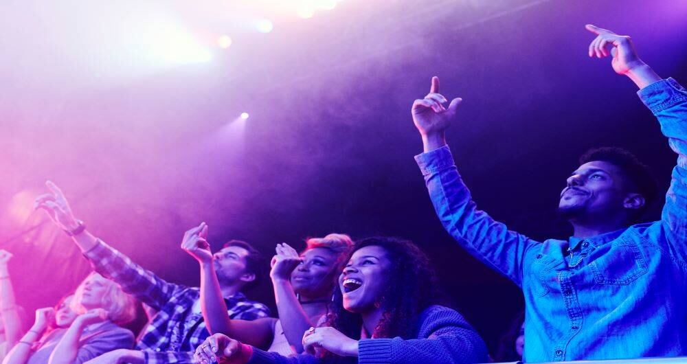 También instó a suprimir de todas las piezas publicitarias la afirmación “la barra libre más grande del continente”. en el caso de no poder comprobar dicha condición específica del evento.