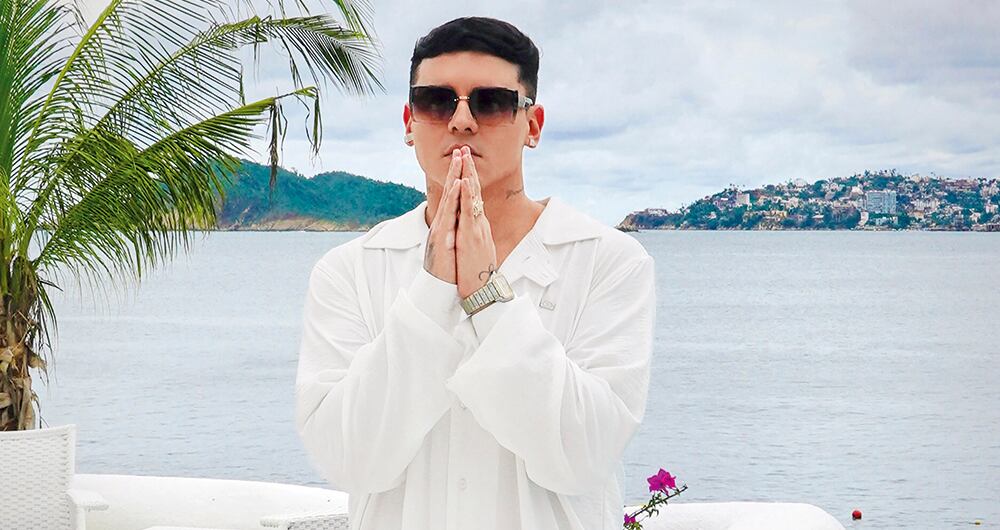 Nacido en Cali, Kevin Roldán ha hecho colaboraciones con estrellas de la música urbana como Maluma, Arcángel y Nicky Jam.