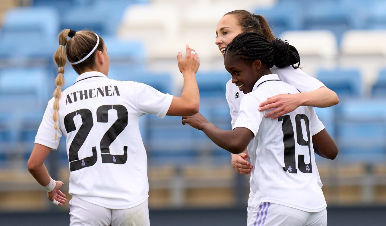 Linda Caicedo celebra junto a sus compañeras en el Real Madrid.