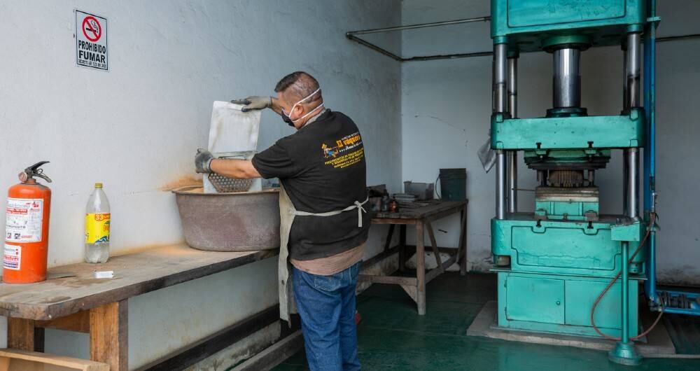 Aunque a los empleadores les pareció alta la cifra propuesta por los trabajadores, decidieron no hacer contrapropuesta sino negociar un acuerdo. Más allá de la coyuntura por lograr un número, revive el debate sobre el salario por regiones y el pago por horas.