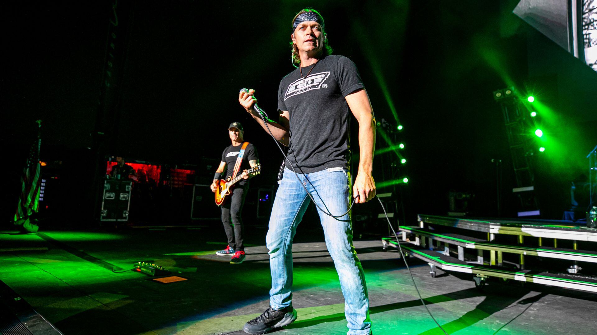 Su muerte generó conmoción y duelo en la comunidad musical internacional, especialmente entre los seguidores del rock.