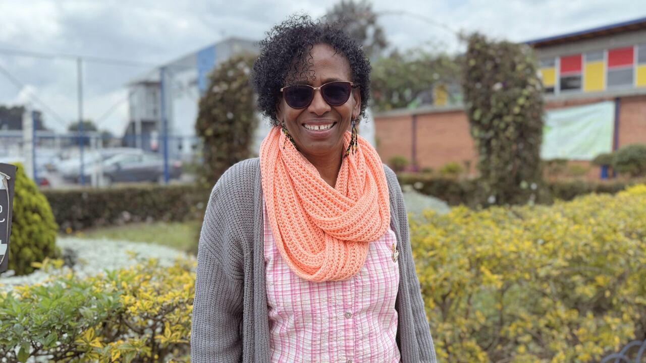 Su camino la llevó primero a Puerto Rico, donde realizó el noviciado, y luego de regreso a República Dominicana para tomar sus primeros votos. “Fue una fiesta en el pueblo, algo inolvidable”. Poco después, su destino se cruzó con Colombia. Llegó en 1987 para estudiar Teología en la Pontificia Universidad Javeriana, en Bogotá, junto a otras hermanas de su congregación.