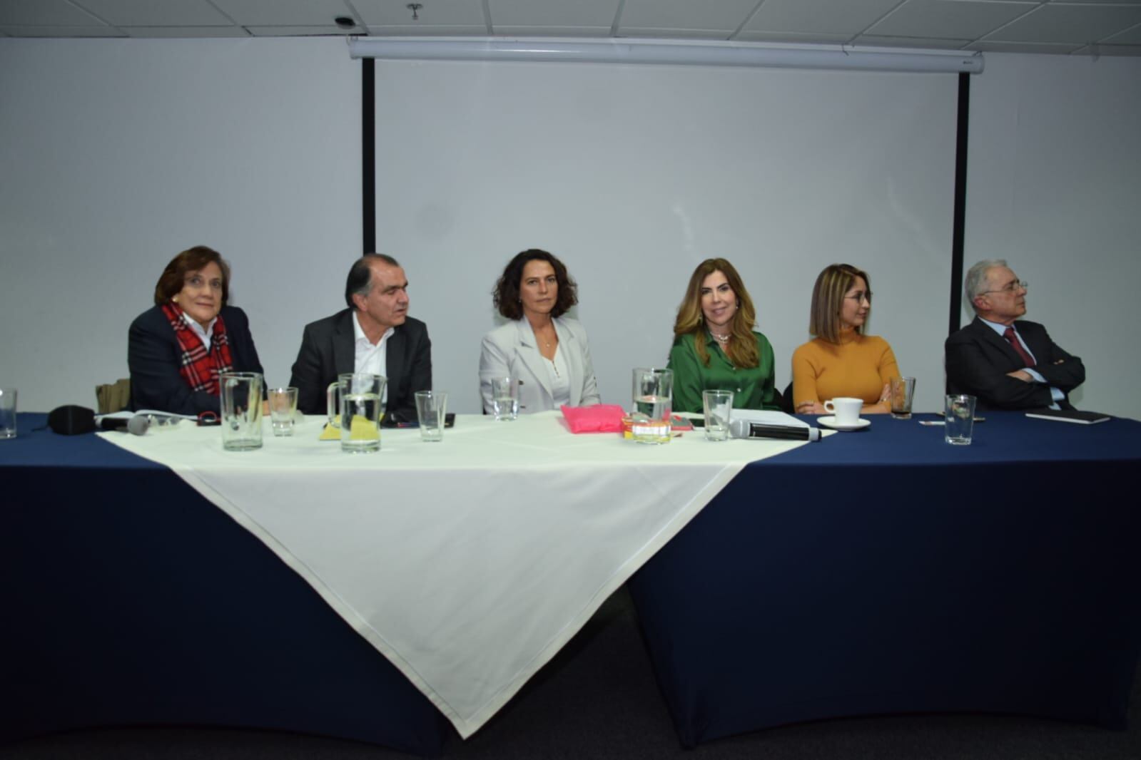 Reunión del Centro Democrático para definir apoyo a Fico