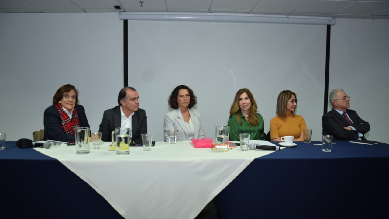 Reunión del Centro Democrático para definir apoyo a Fico