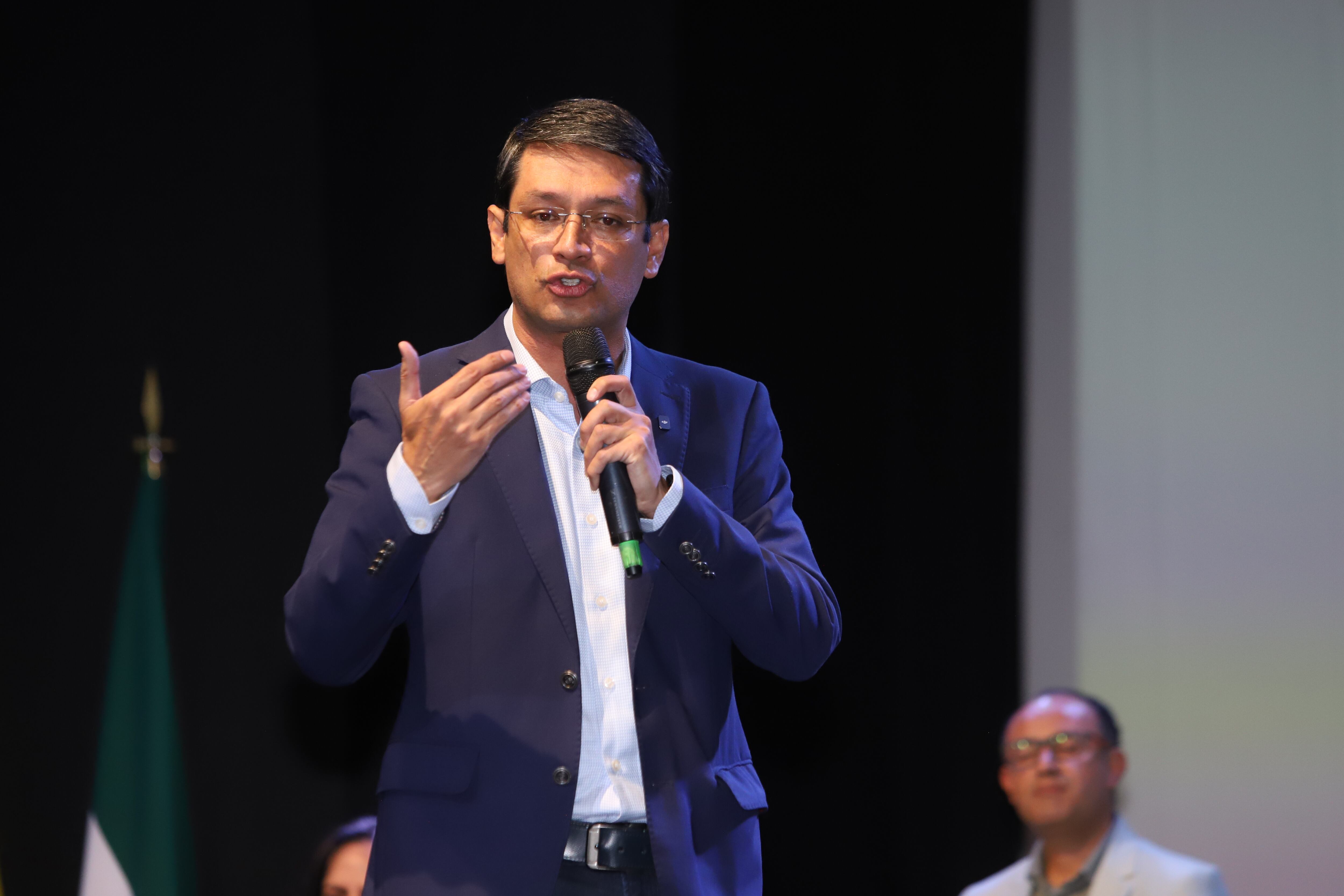 Discusiones de País, debate precandidatos presidenciales.