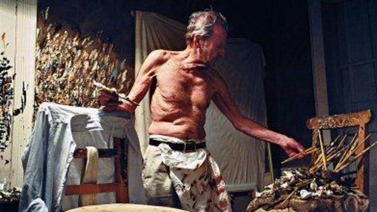 El artista británico Lucian Freud en su taller. Fotografía cedida por el Centro Pompidou de París, Francia.