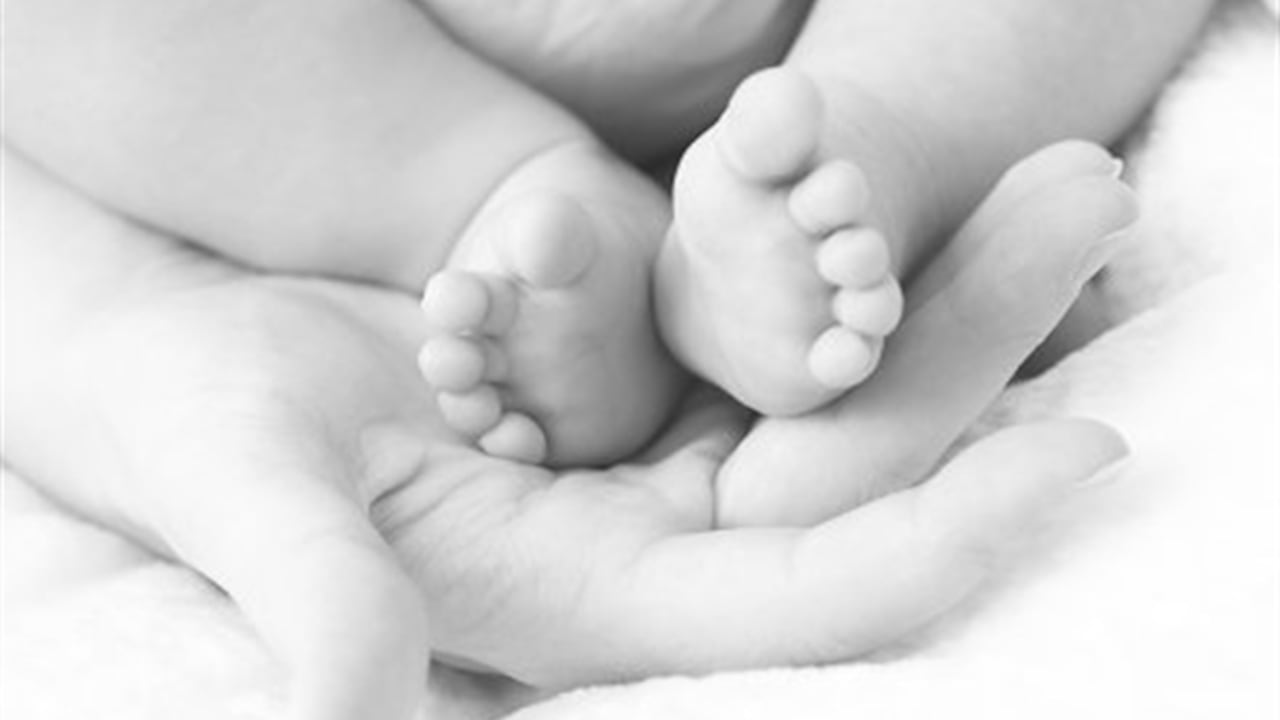 La bebé murió por una falla intestinal y pulmonar y no por un abuso sexual, según argumentó la defensa del menor.