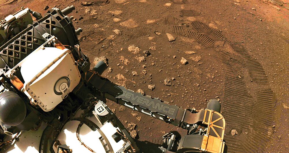 El fragmento en el que se lee que “una luz caería sobre Marte” significaría que el humano lograría visitar este planeta.