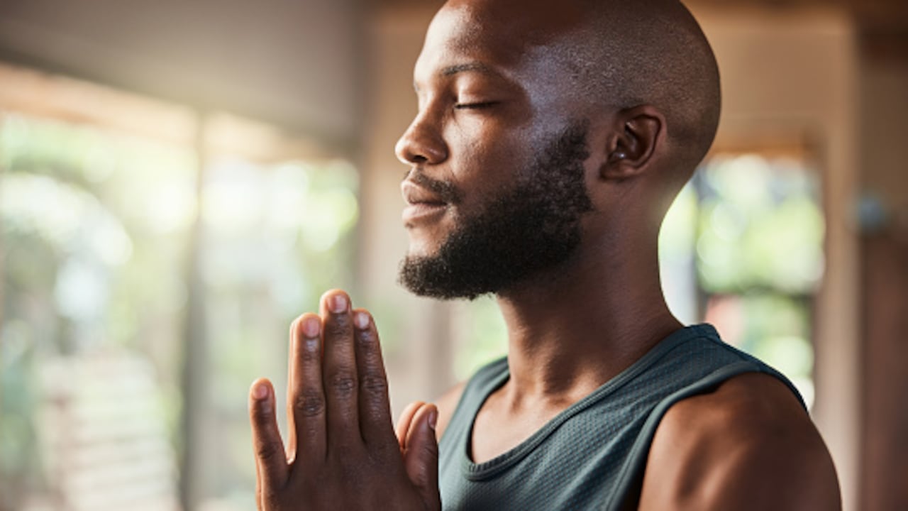 La oración corresponde a un encuentro espiritual, mediante el poder de la palabra con el todopoderoso.