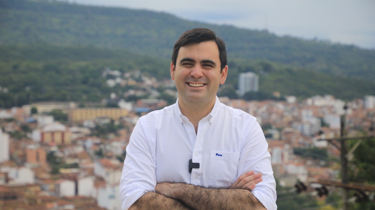 Héctor Mantilla es uno de los candidatos para la Gobernación de Santander.