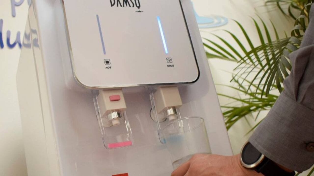 Los expertos recomiendan evitar la resequedad de boca y garganta, e hidratar el cuerpo.