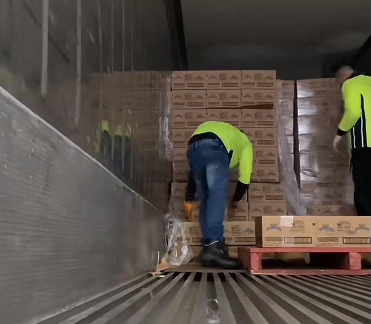 El joven ha tenido múltiples trabajos incluso repartiendo comida congelada