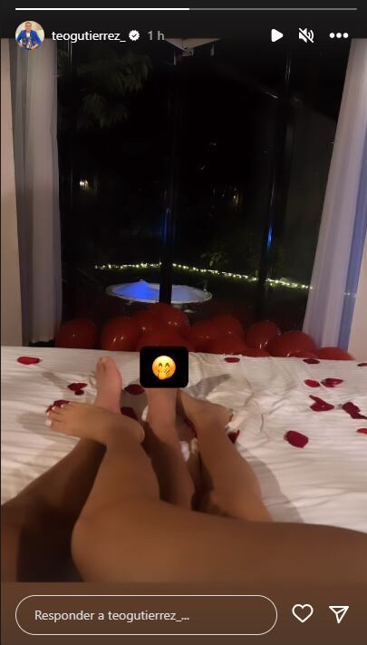 Teófilo Gutiérrez compartió románica foto ‘entrepiernado’ con su esposa