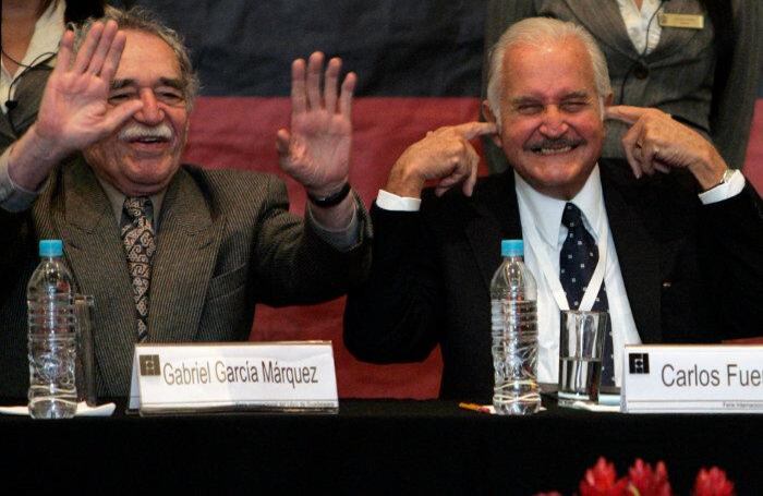 Gabriel García Márquez y Carlos Fuentes en la Feria del Libro de Guadalajara durante un conferencia en Noviembre de 2008, en el marco de la celebración del cumpleaños 80 del escritor mexicano.