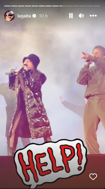 Carolina tuvo que seguir su ensayo como si nada hubiera pasado. Foto: Instagram @lagaita.