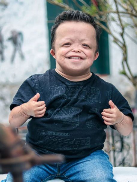 El hombre también se dedica a la actuación