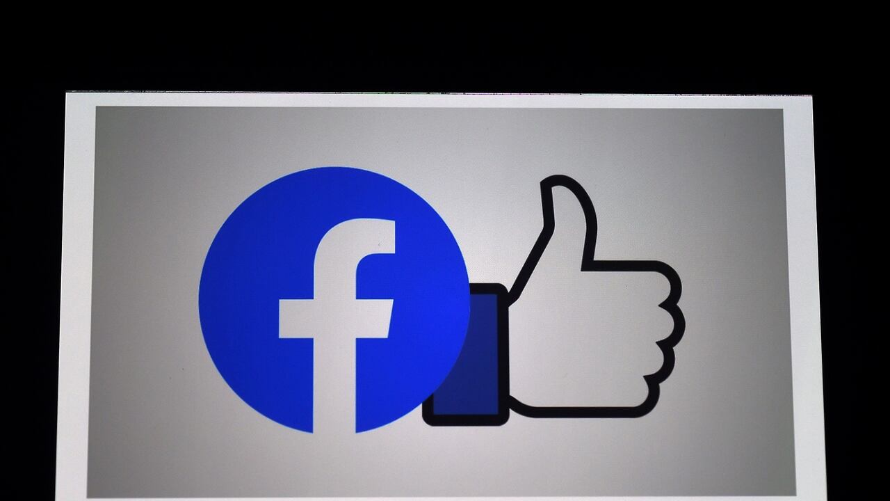 ¡Adiós a los likes! Facebook quitará el botón Me Gusta de las páginas públicas