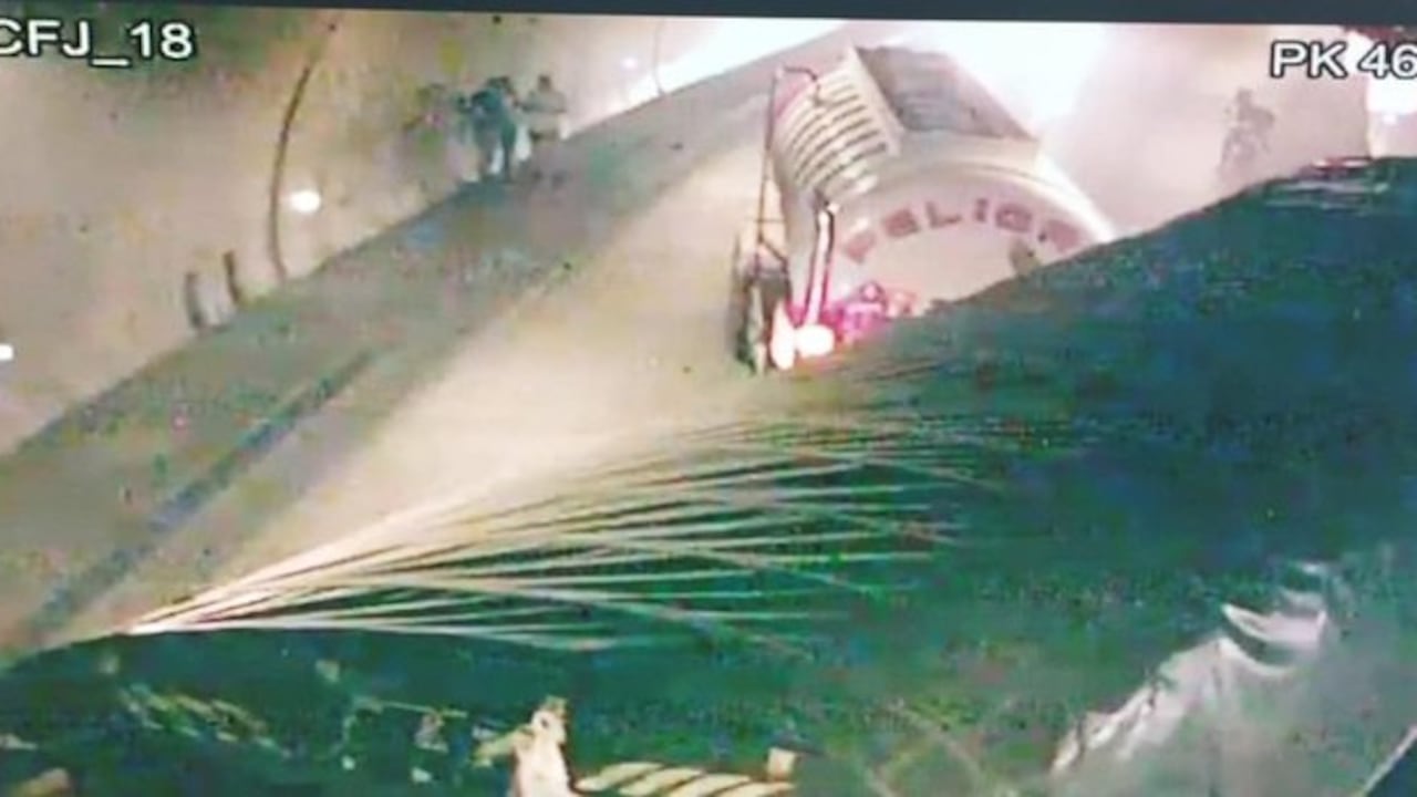 La presencia de un vehículo que presuntamente transportaba sustancias peligrosas motivó el cierre preventivo del túnel Renacer.