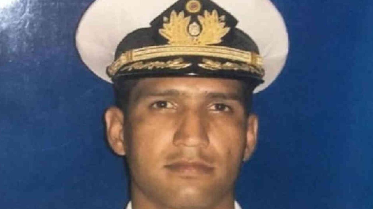 El capitán Rafael Acosta. Foto: Derechos de autor de la imagen@WALESWKA77 EN TWITTER/BBC